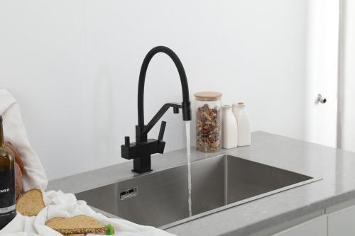 Смеситель для кухни Gappo G4395-66 с подключением фильтра черный